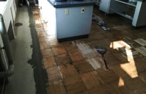 大学床改修工事様子