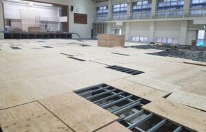 鋼製床、合板貼り様子