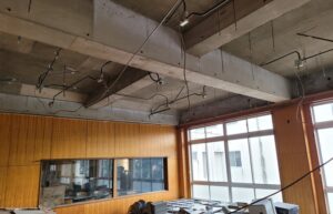 学校改修解体後様子