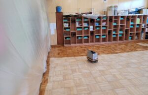 ブロックフローリング下地塗布様子