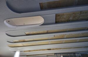 岩綿吸音板施工中