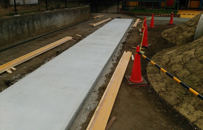 通路コンクリート完成