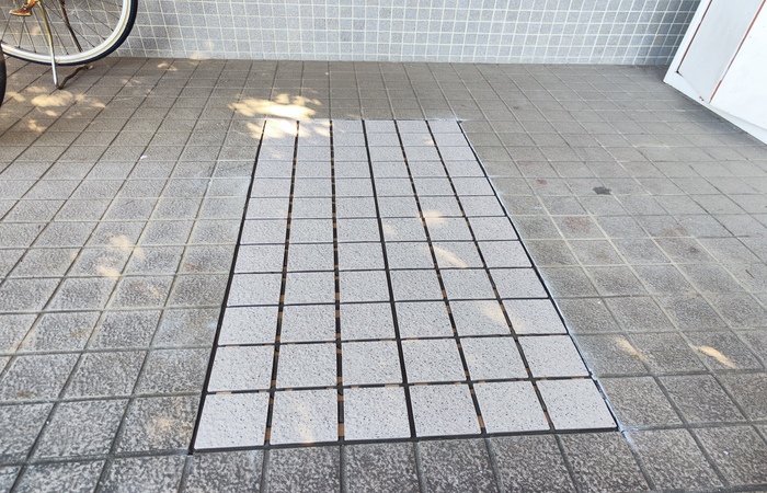 外部タイル完成