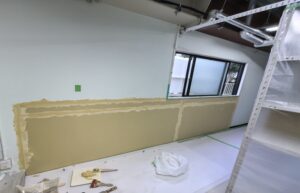 相模原市GL貼り塗装パテ様子